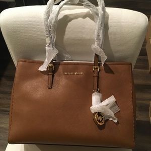 NWT Michael Kors Jetset Large Leather tote Luggage